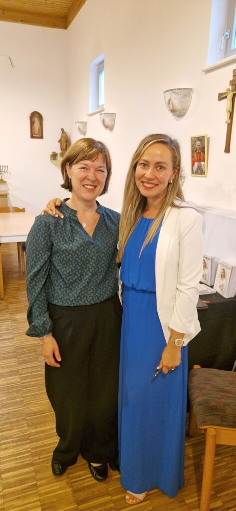 Iwona Pietrala w Berlinie (13-14.9.2025) Może być zdjęciem przedstawiającym 2 osoby